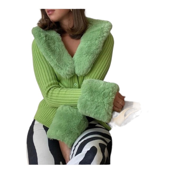 🎈SOLD HOUSE OF SUNNY Lime ribbed cardigan with faux fur cuffs and collar 4 - Picture 3 of 16